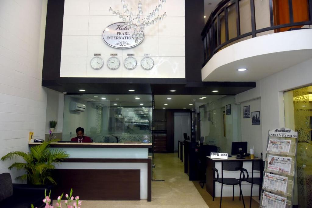 Front desk [24-hour]