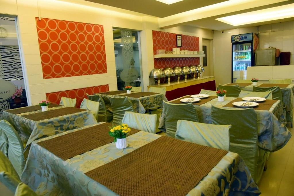 Food and beverages, Hotel Pearl International in Chennai