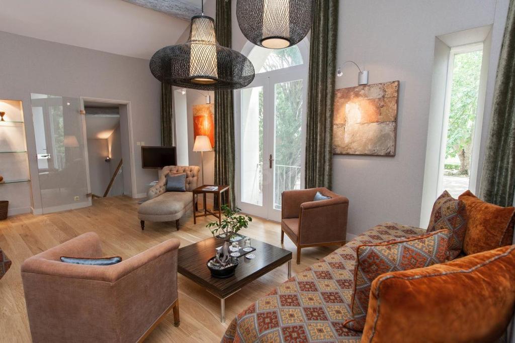 Hotel Château Des Alpilles - 2