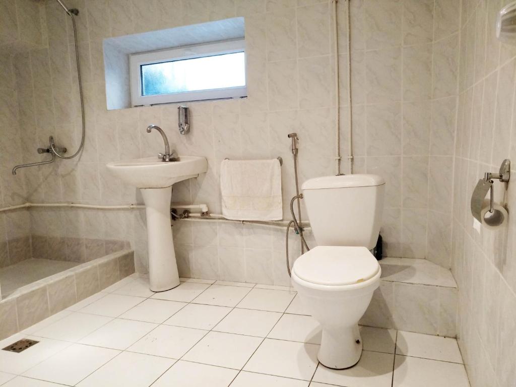 Shower, Hostel Sakharov & Tours in Yerevan