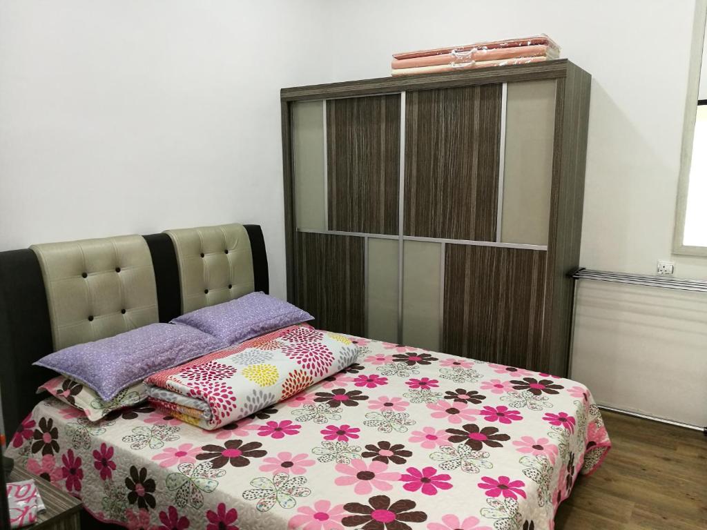 Bed, Barakah Homestay in Alor Setar