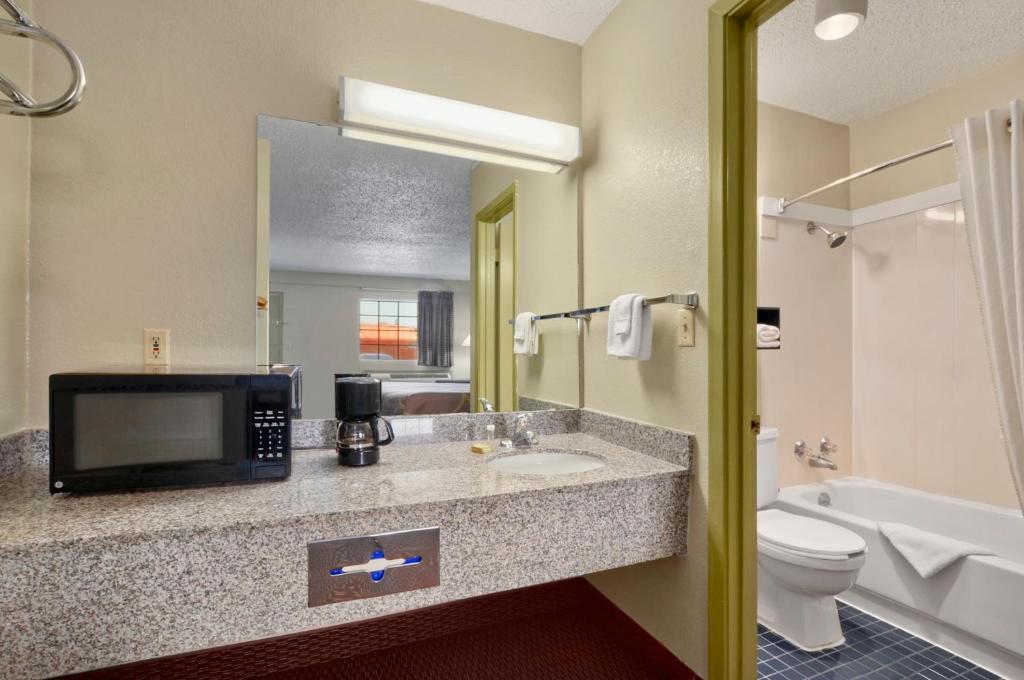 Super 8 By Wyndham Monticello Ar photo