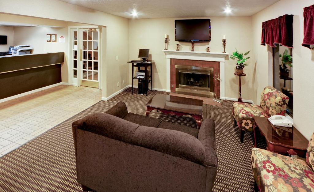 Hawthorn Suites by Wyndham Columbus North photo