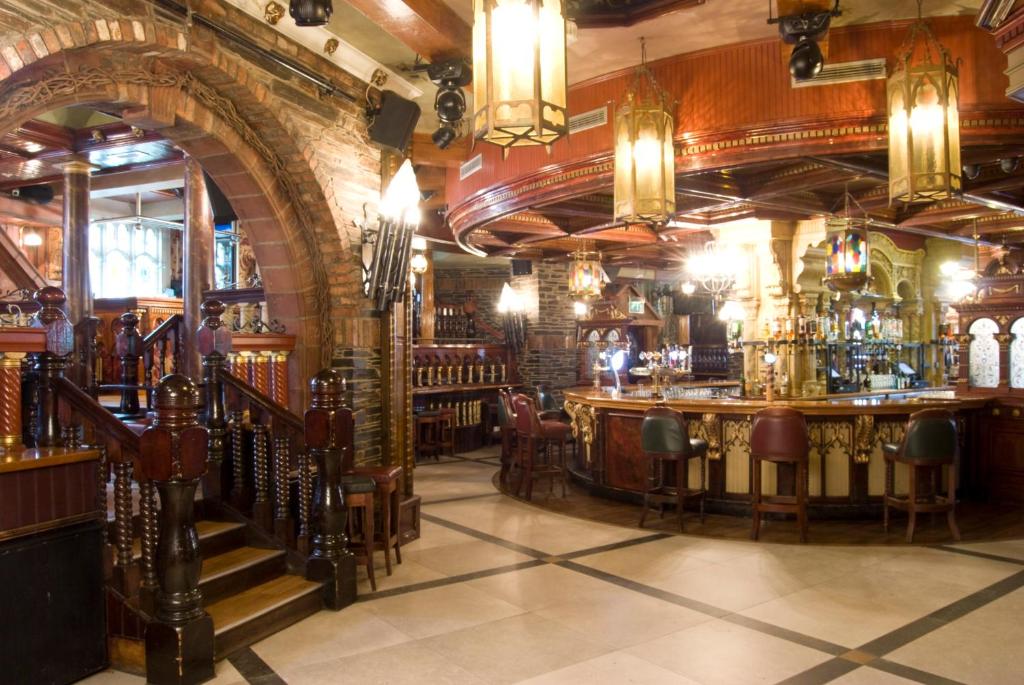 Benedicts Hotel photo