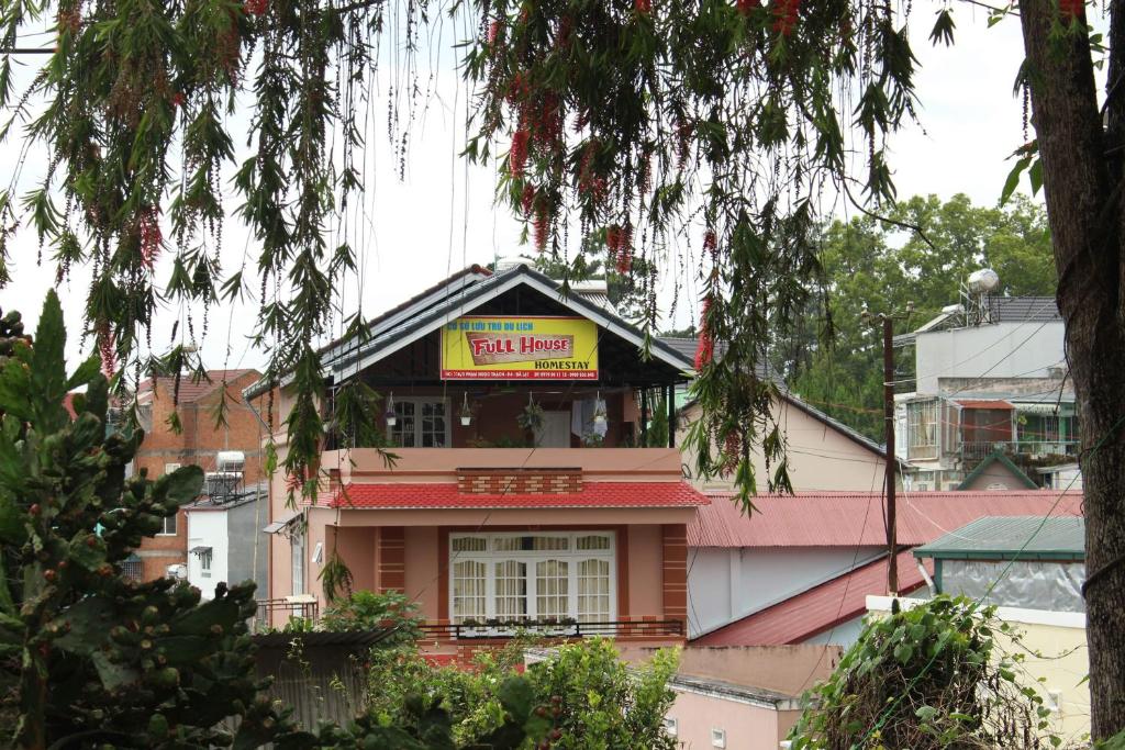 Fullhouse Homestay — Hotel in Dalat