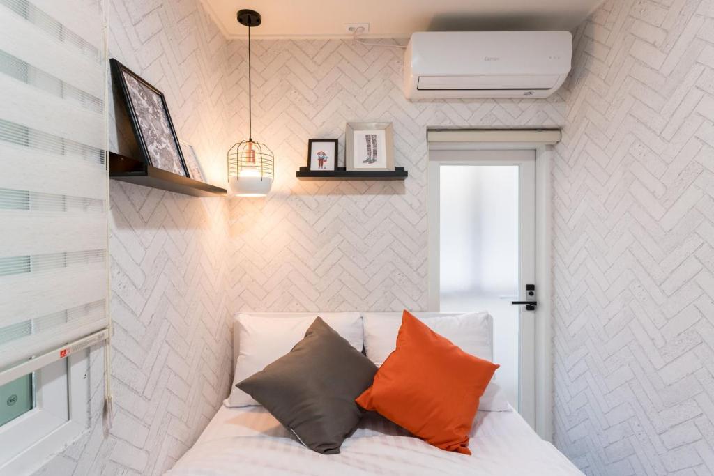 neat house hongdae photo