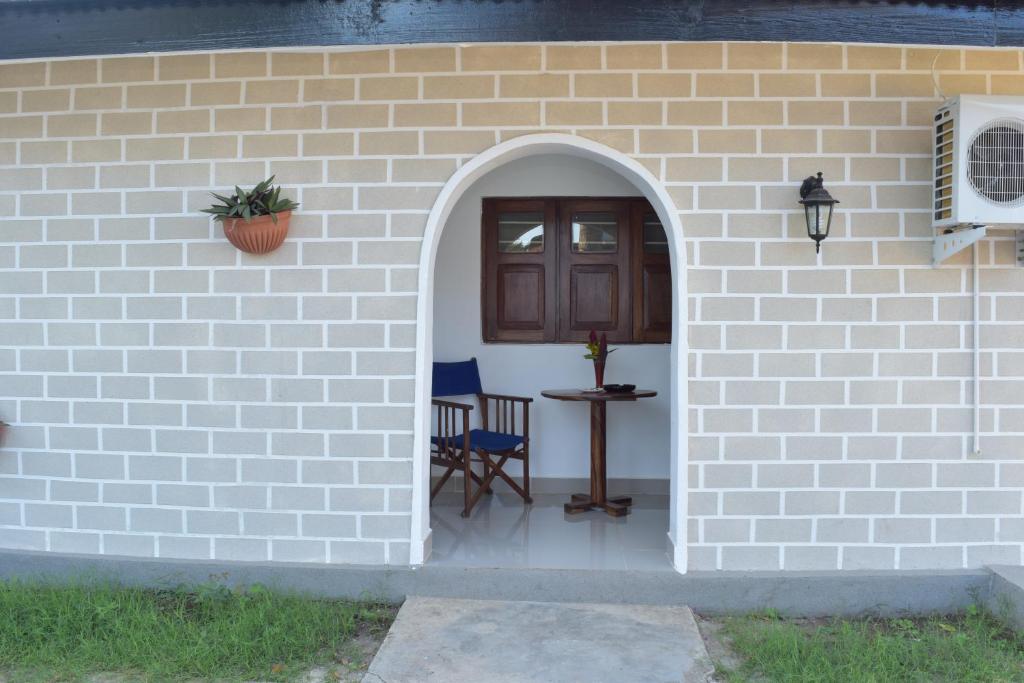 Chukwani Executive Inn photo