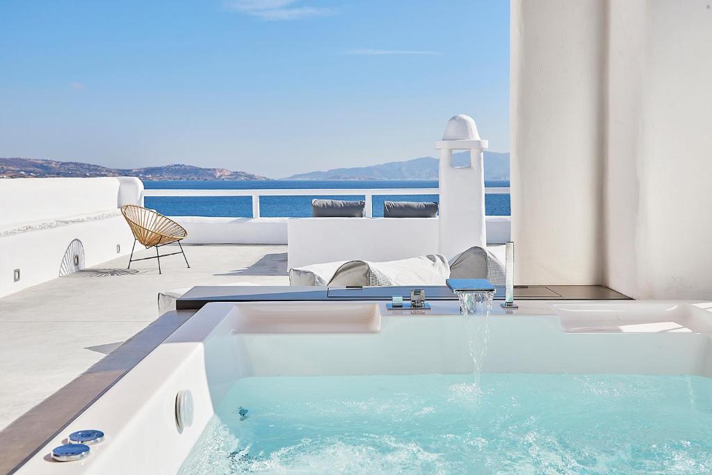 Litore Suite — Hotel in Milos Island