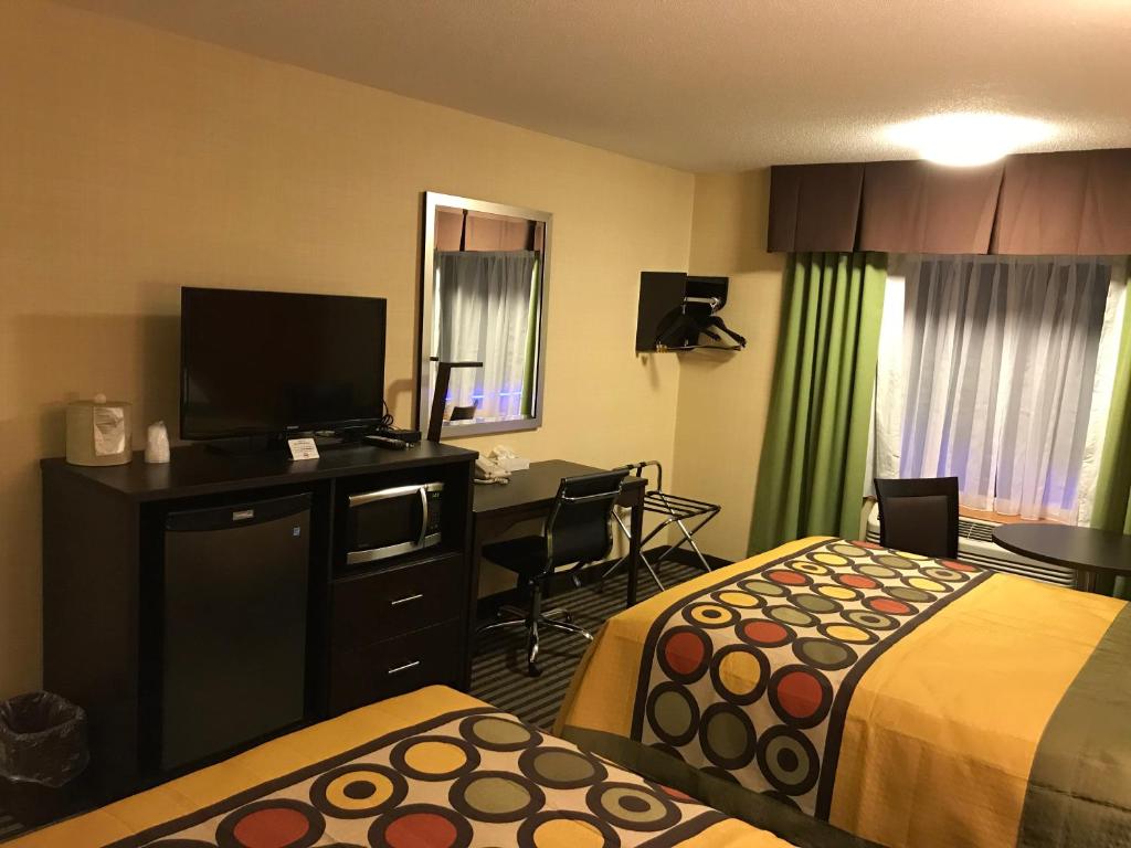 Bay Hill Inns & Suites photo
