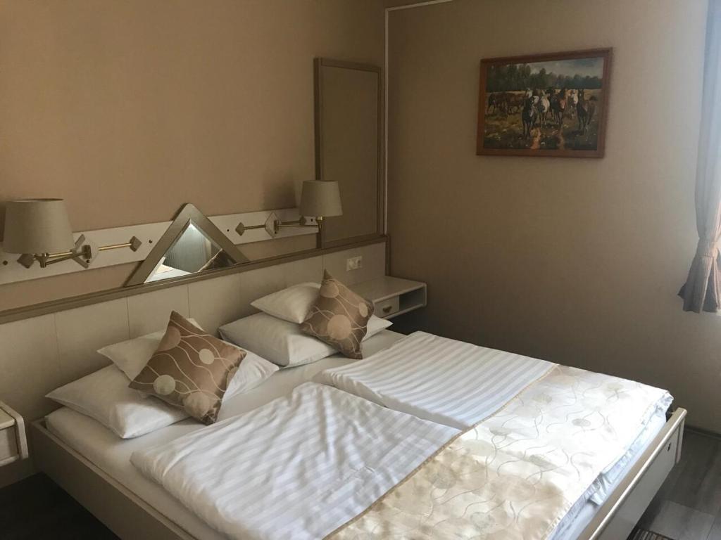 Gozmalom Etterem es Panzio photo