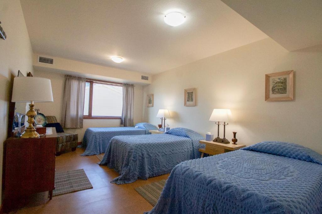 Popular attractions Area Nearby Property