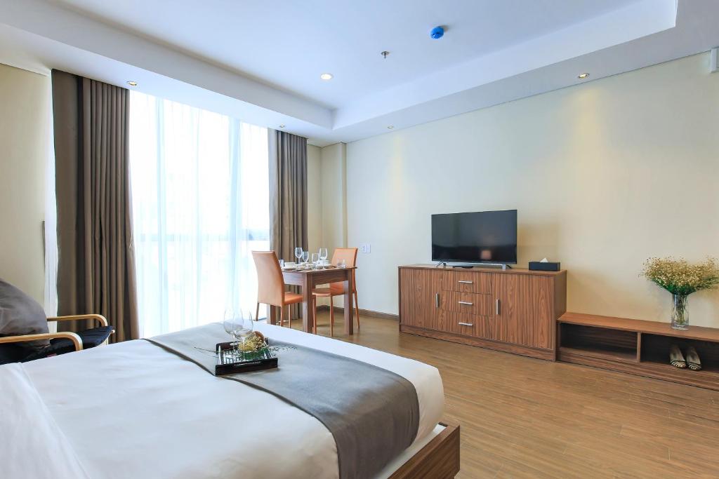 Shared lounge/TV area