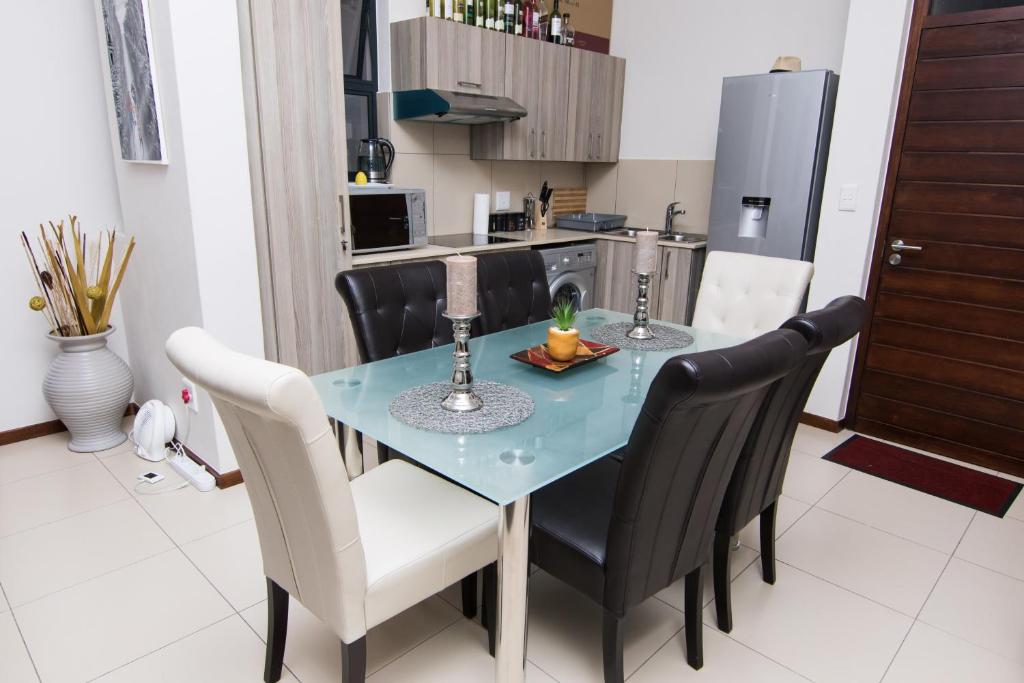 Luxury 2 Bedroom Lifestyle Apartment in Golf Estate — Hotel in Johannesburg