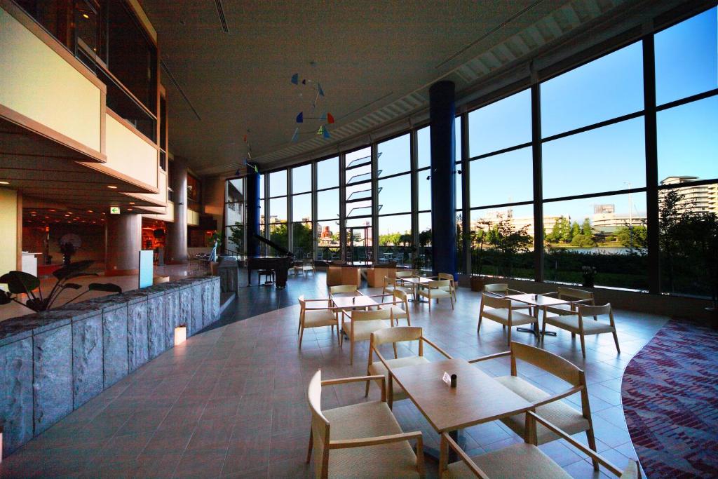 Shared lounge/TV area