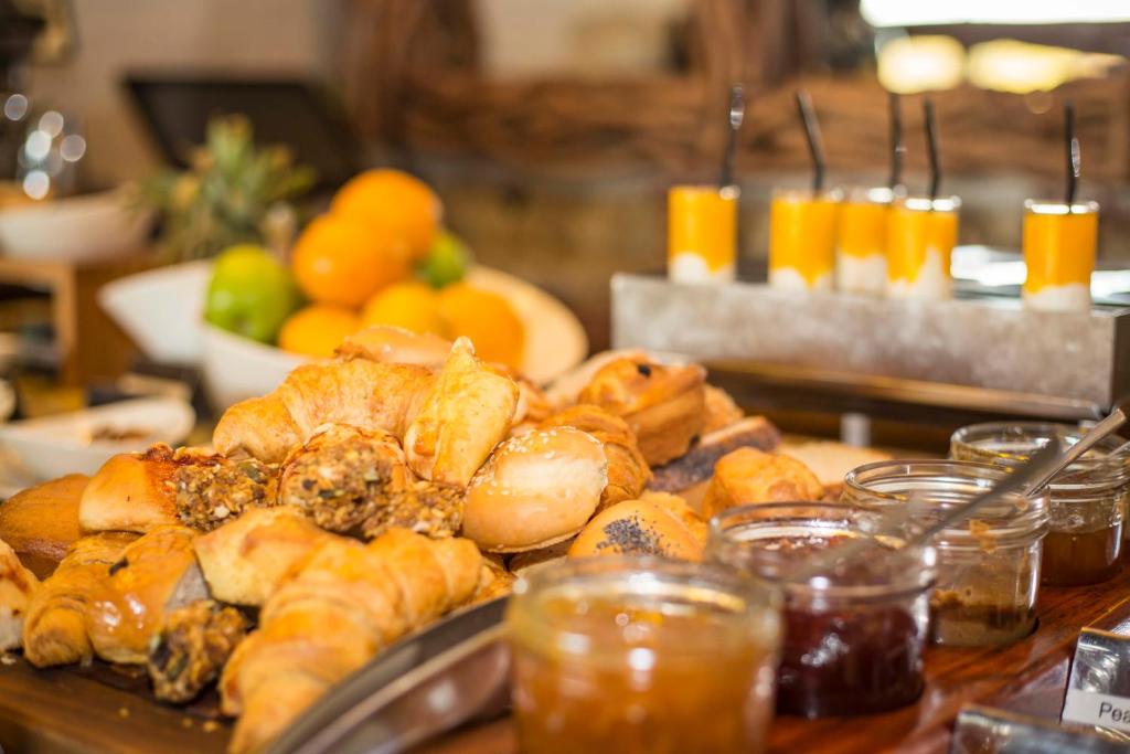 Еда и напитки