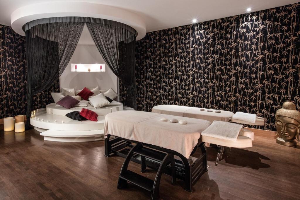 Aria Claros Beach & Spa Resort – All Inclusive 24H — Hotel rooms in Özdere, Izmir
