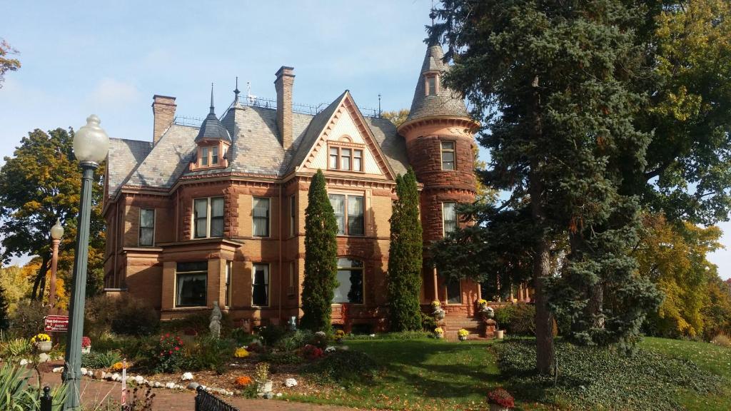 Henderson Castle Inn — Hotel in Kalamazoo (MI)