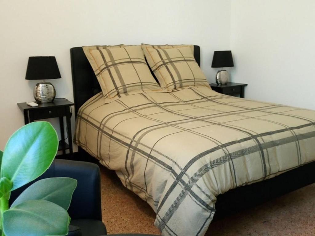 Double Room with Garden View with Private Bathroom