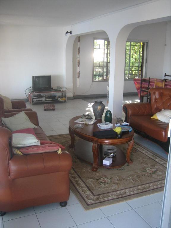Shared lounge/TV area, Farida Lodge in Moroni
