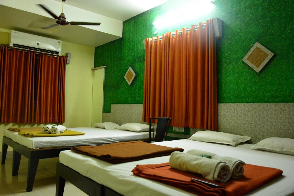Hotel Madhava — Hotel in Shirdi