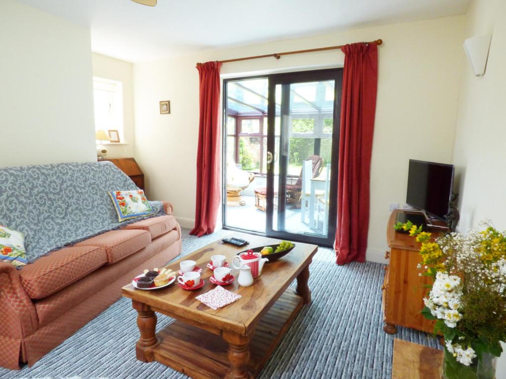 27 Swan Street, Boxford photo 2