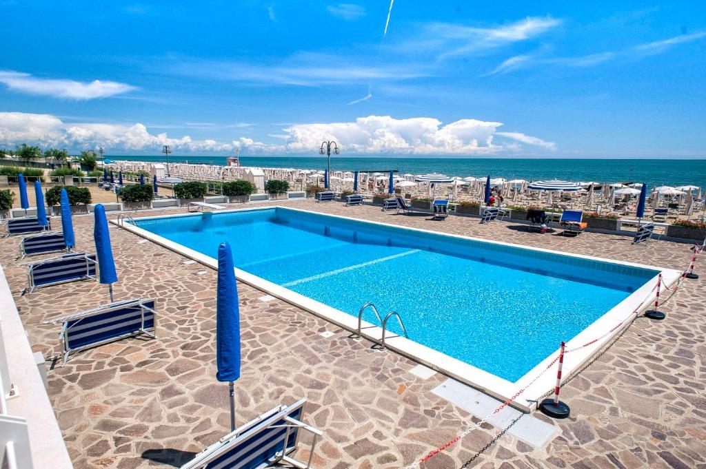 Sea view apartment with swimming pool, Lido di Jesolo