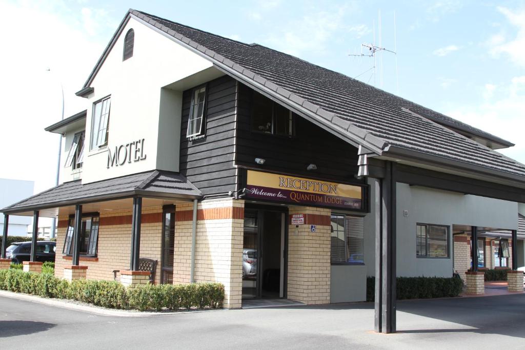 Quantum Lodge Motor Inn photo