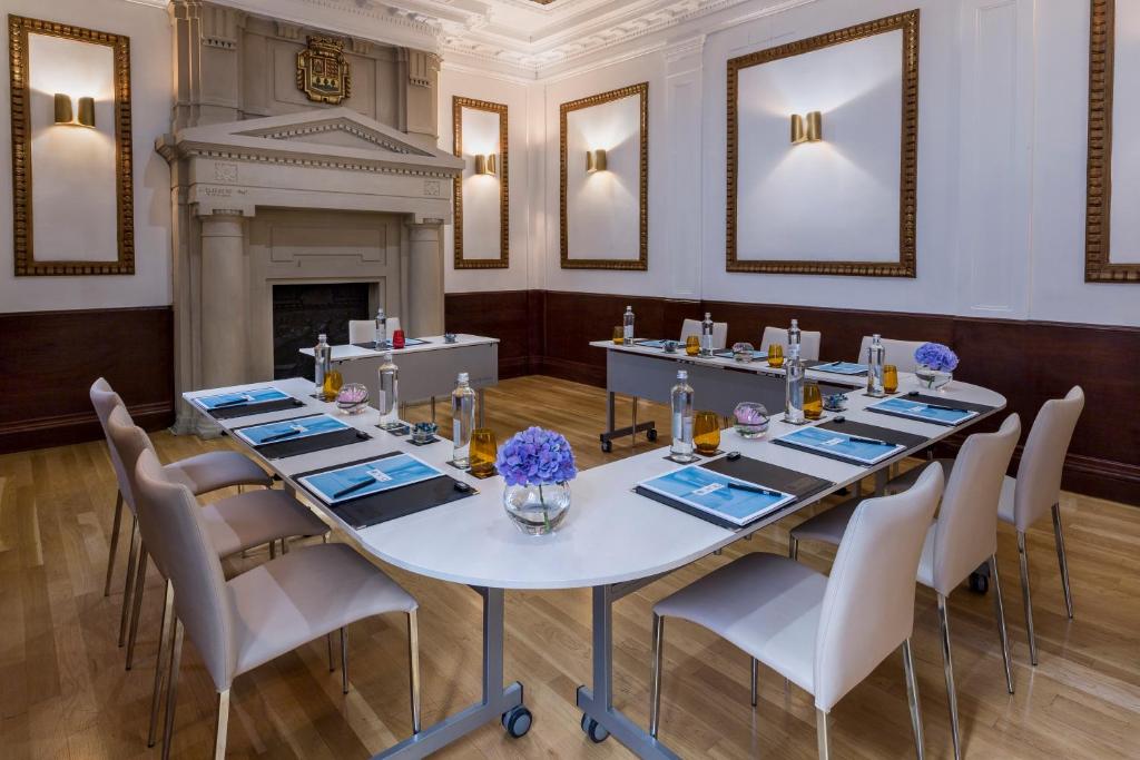 Tárgyalóterem/bálterem