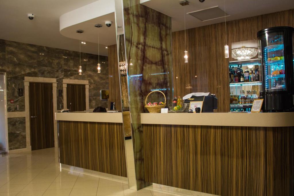 Front desk [24-hour]