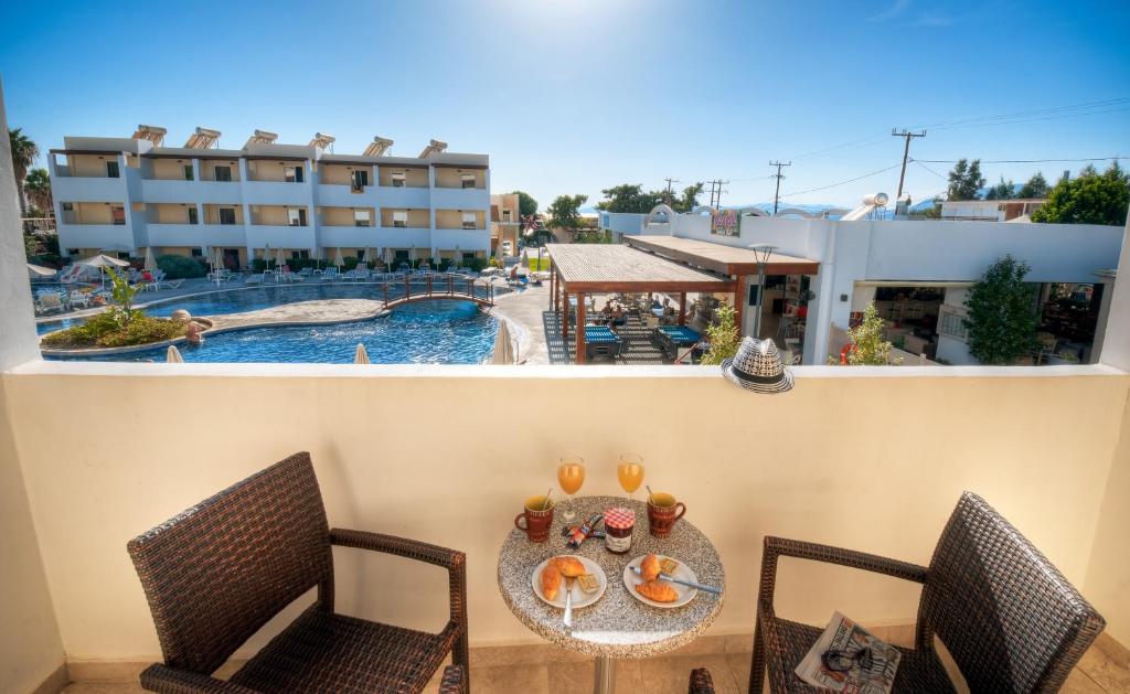 Matina Pefkos Aparthotel — Basen in Pefkos, Wyspy Egejskie Południowe