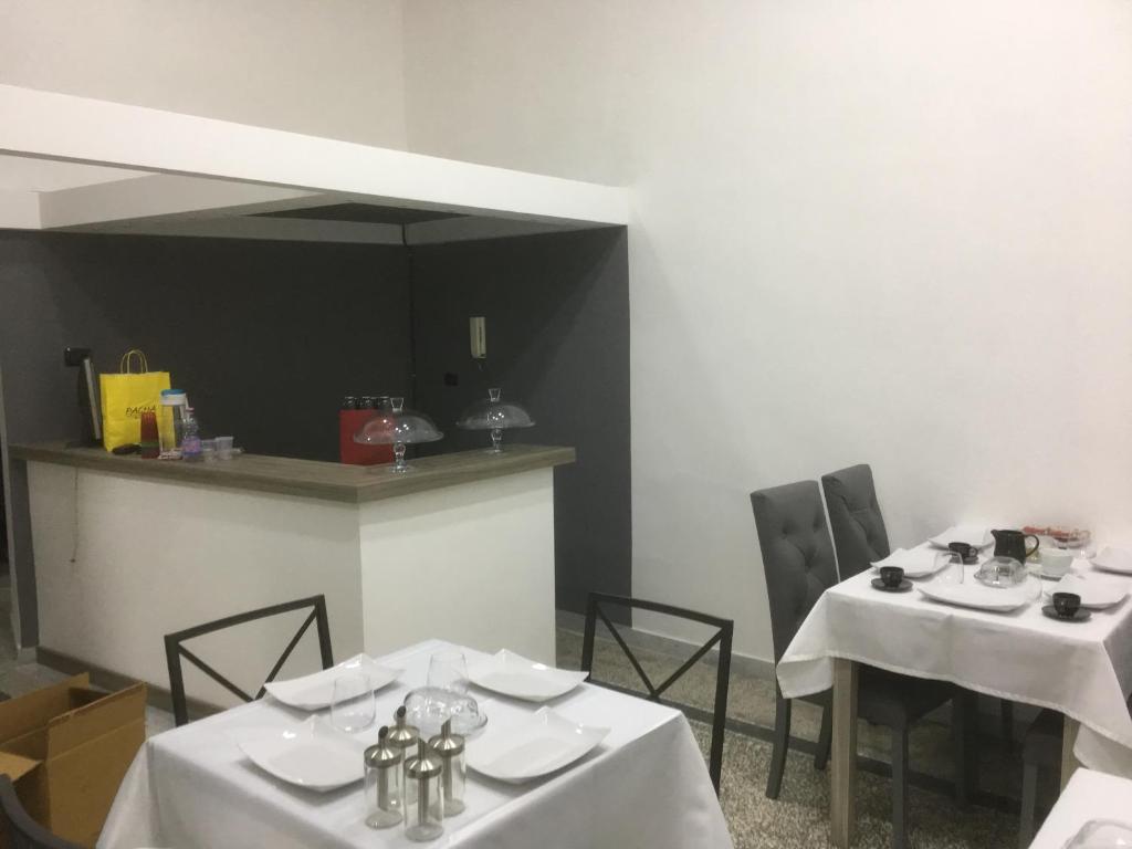 MB95 - Mezzocannone Luxurious Bed&Breakfast