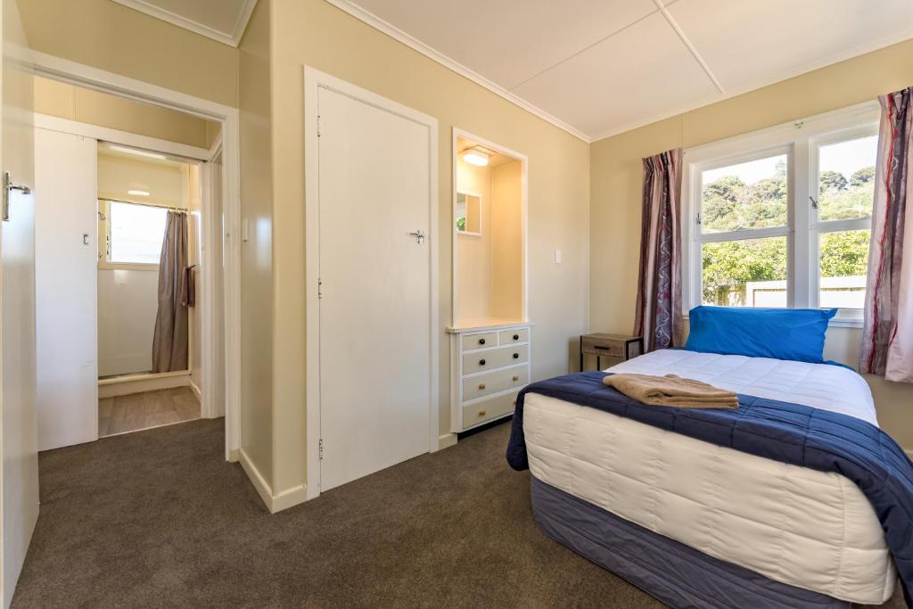 Two-Bedroom Apartment, Waitangi Beach Bach 30B in Bay of Islands