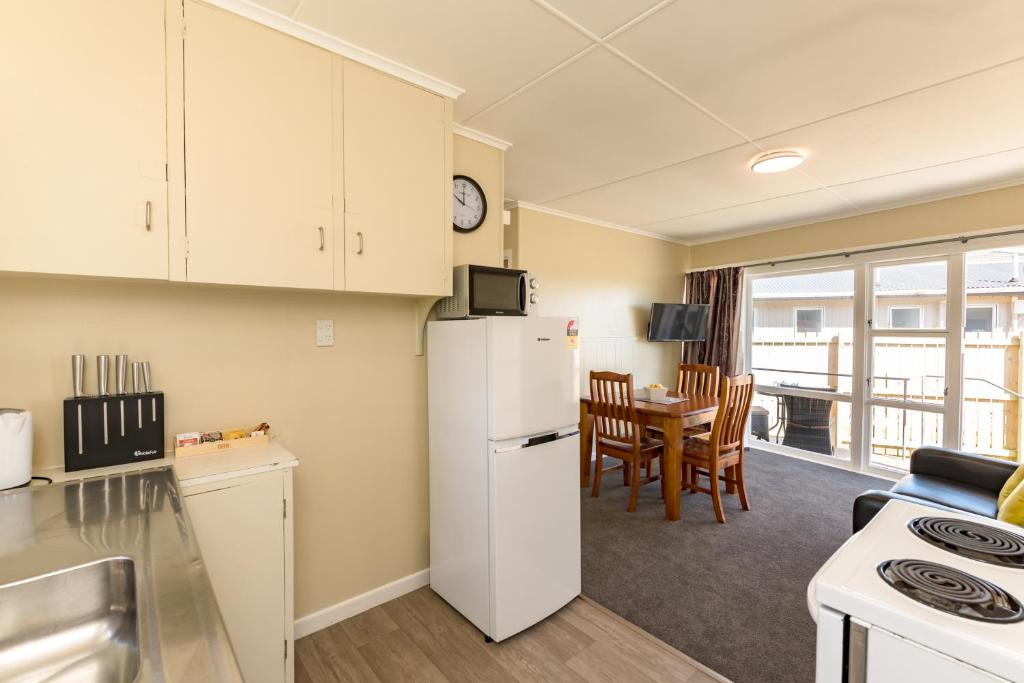 Facilities, Waitangi Beach Bach 30B in Bay of Islands