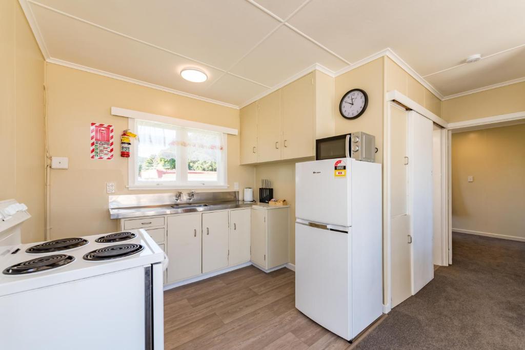 Facilities, Waitangi Beach Bach 30B in Bay of Islands