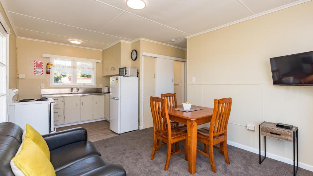 Facilities, Waitangi Beach Bach 30B in Bay of Islands