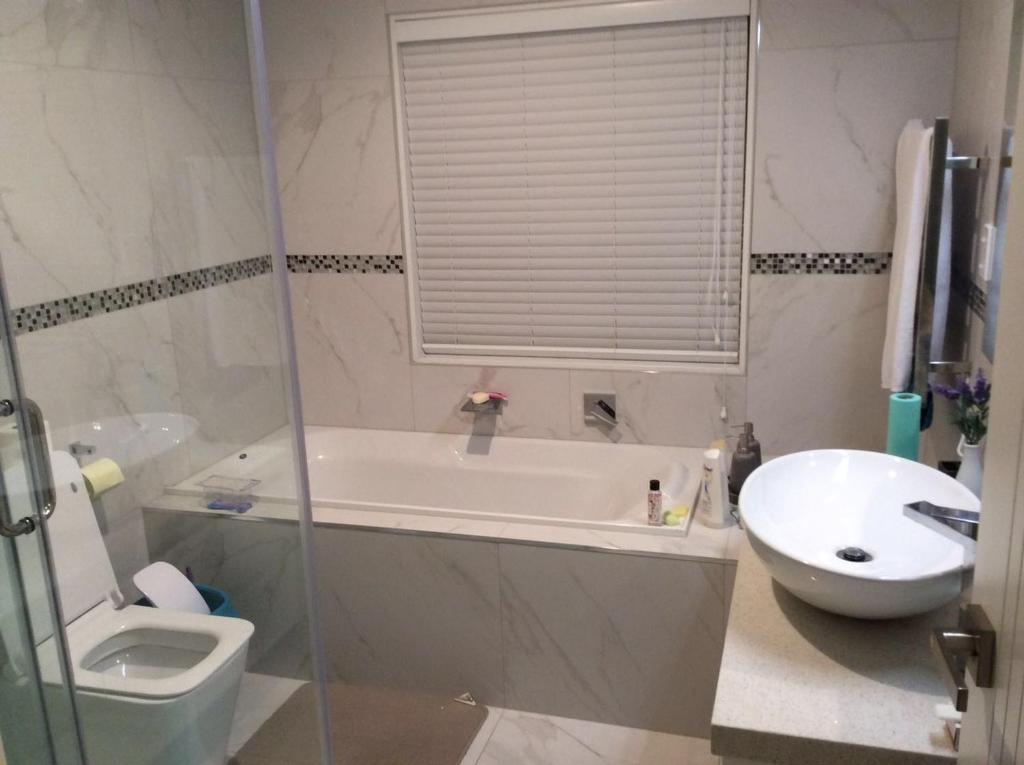 Brand new bedroom in Karaka (Auckland) photo
