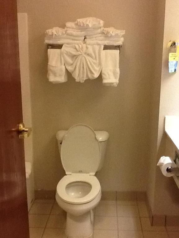 Days Inn & Suites by Wyndham Louisville SW photo
