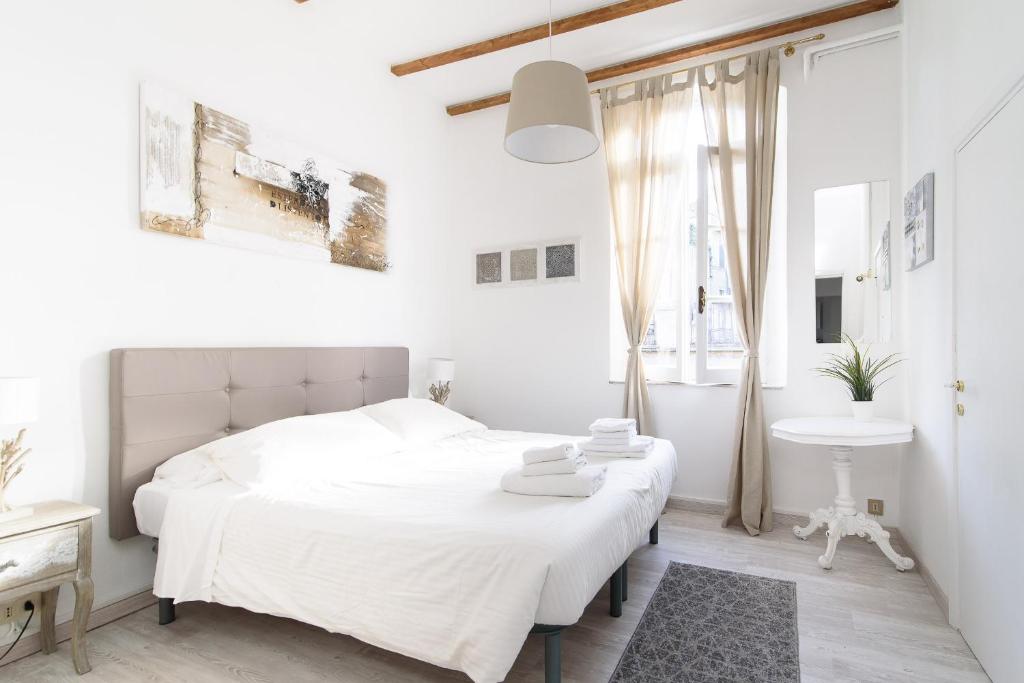 White terrace apartment navona - 2