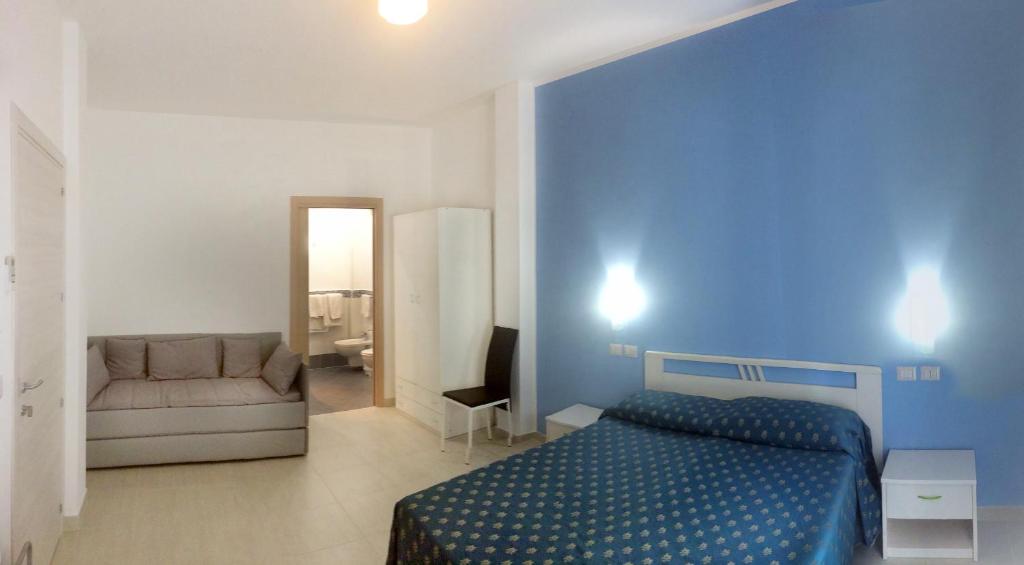 Maniel Beach Hotel - 4