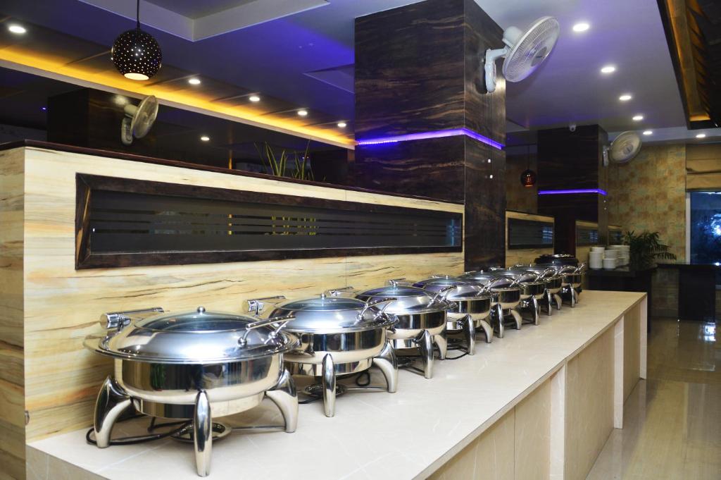 Food and beverages, Hotel Royal Palace in Biswanath Chariali