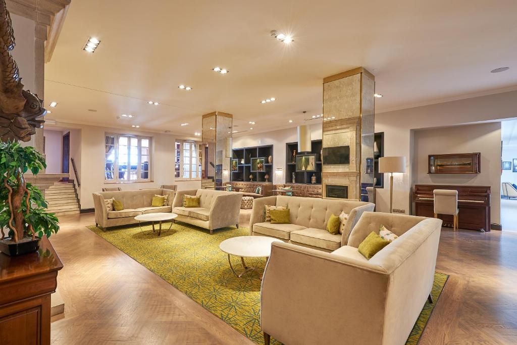 Shared lounge/TV area, Dona Filipa Hotel in Almancil