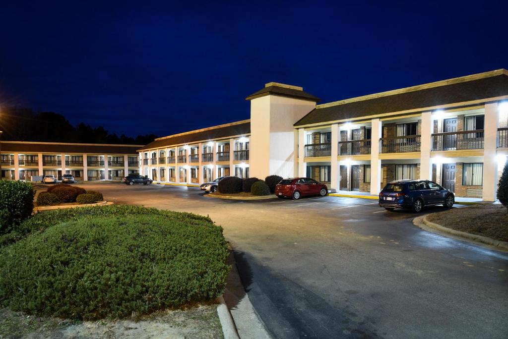 Exterior view, SureStay Plus Hotel by Best Western Fayetteville in Fayetteville (NC)