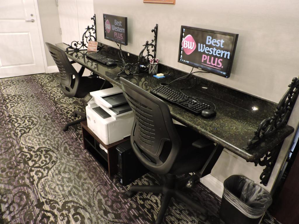 ศูนย์ธุรกิจ