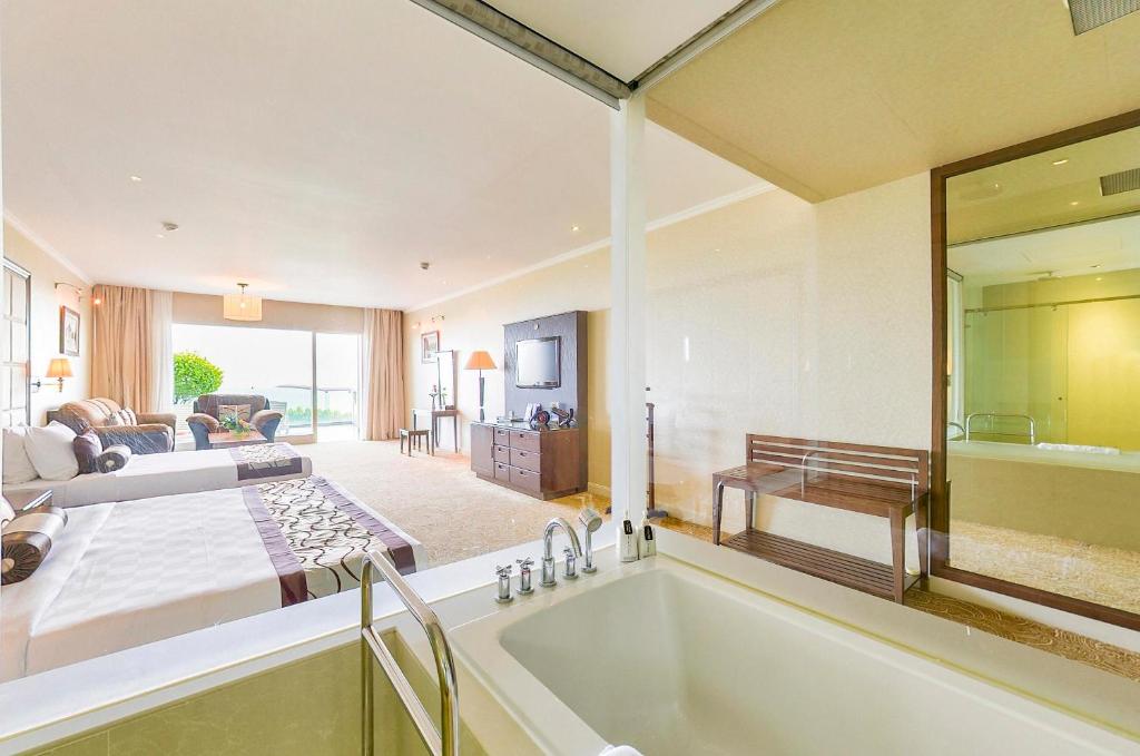Bathroom, Sea Links Beach Hotel in Phan Thiet