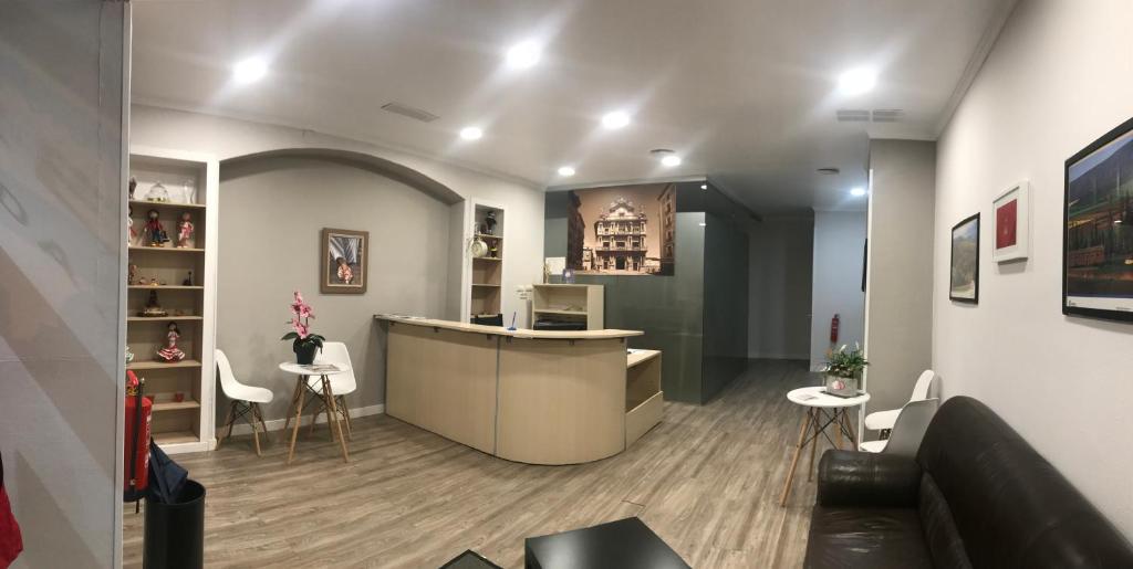 Alojamientos Iruna — Hotel in Pamplona