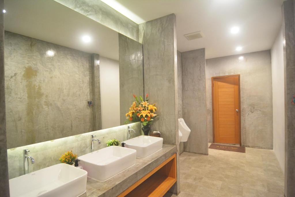 Bathroom, Lanta Hostel - Adult only in Koh Lanta