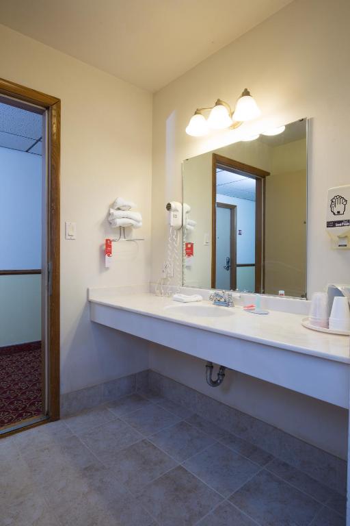 Travelodge by Wyndham Merrill photo