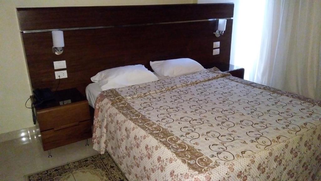Pharaohs Hotel photo