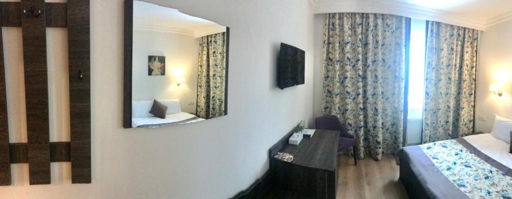 Non-stop hotel photo