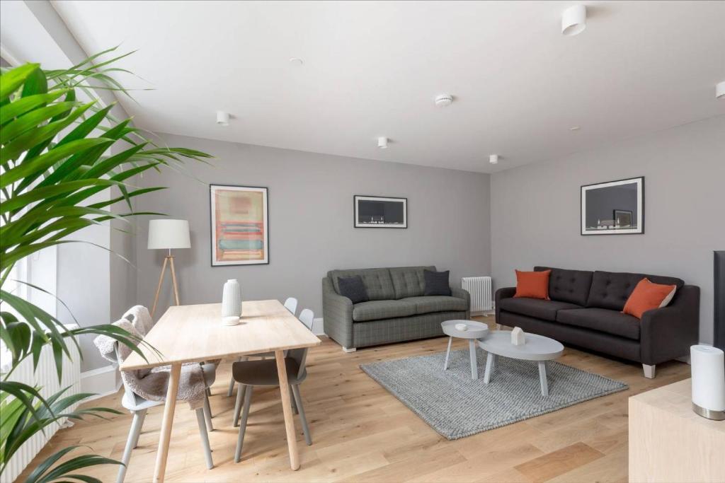 ALTIDO Luxurious 2BR home near Haymarket station photo